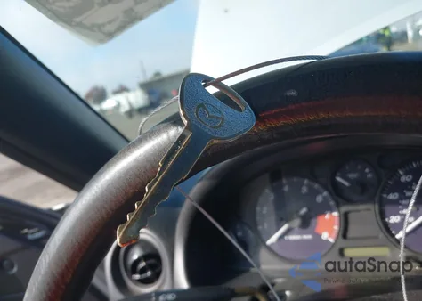 1999 Mazda Mx-5 Miata Leather Pkg/Popular Equipment Pkg/Sports Pkg/Touring Pkg z USA, uszkodzony, nr VIN JM1NB3530X0102896